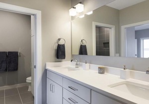 Lakefront Luxury Four Bedroom House