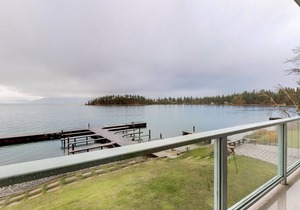 Lakefront studio with breathtaking balcony views, docks for swimming & kayaking