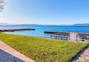 Lakefront studio with lake & mountain views, central AC & swimming dock