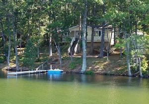 Lakefront Vacation House with Fireplace and Hot Tub.