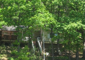 Lakefront Vacation House with Fireplace and Hot Tub.