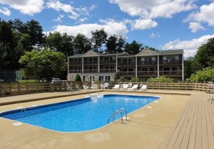 Lakeview condo with tennis, sauna, shared pool & a private beach