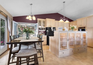 Lakeview Living - MAIN LIVING - Vacation home rental