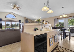 Lakeview Living - MAIN LIVING - Vacation home rental