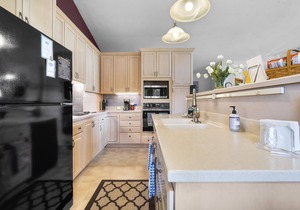 Lakeview Living - MAIN LIVING - Vacation home rental