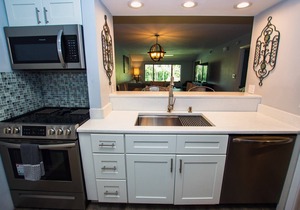 Lakeview Oasis – Cozy 1BR Condo w/Sunset Views, Full Kitchen & Patio – Perfect for Relaxation!