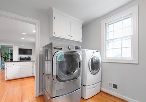 Large Cozy Home Located In the Suburbs of Richmond