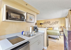 Large Studio - 2 Decks - 2 Short Blocks From Beach - #703-A
