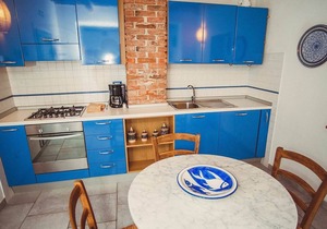 Large studio flat,Wi-Fi, residence with pool,view over the coast,E-car charge