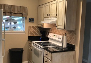 Large townhome that sleeps 12 in a gated golfcourse community with lake access