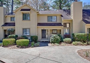 Large townhome that sleeps 12 in a gated golfcourse community with lake access