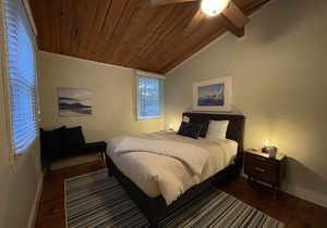 Laurentian Lakeside Cottages 49, 3-season, 3-bedroom, 1.5 bath cottage sleeps 6