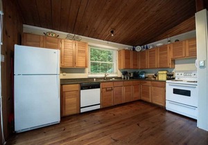 Laurentian Lakeside Cottages 49, 3-season, 3-bedroom, 1.5 bath cottage sleeps 6