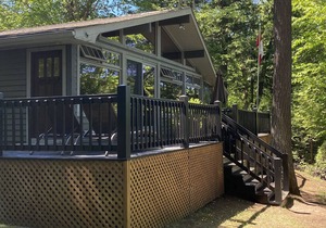 Laurentian Lakeside Cottage 53, 4-season, 3 bedroom 2 bath cottage sleeps 8