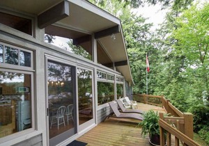 Laurentian Lakeside Cottage 53, 4-season, 3 bedroom 2 bath cottage sleeps 8