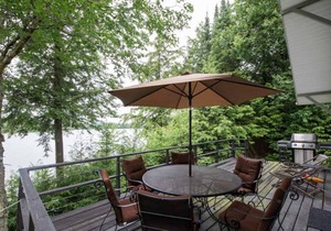 Laurentian Lakeside Cottages 49, 3-season, 3-bedroom, 1.5 bath cottage sleeps 6
