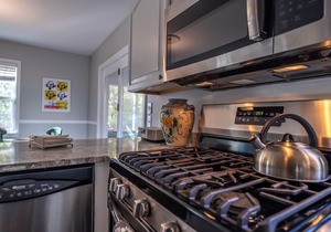 Lenox Gem with AC! Super Rate for Aug 15 to 21!