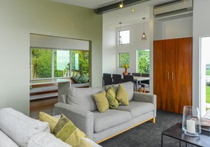 Lightning Ridge Retreat - Waimarama Holiday Home