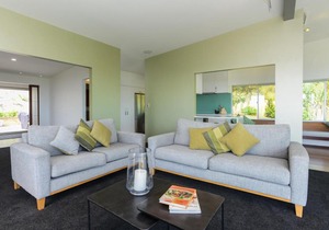 Lightning Ridge Retreat - Waimarama Holiday Home