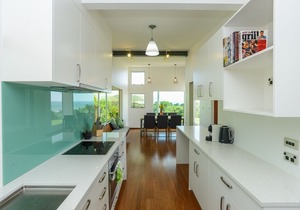 Lightning Ridge Retreat - Waimarama Holiday Home, KARAMEA