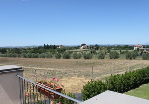 Limone is a Self-Contained Apartment with a large Pool, free WiFi & free parking