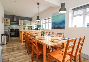 LITTLE TRELAWNS, family friendly in Mawgan Porth