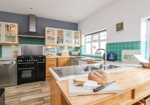 LITTLE TRELAWNS, family friendly in Mawgan Porth