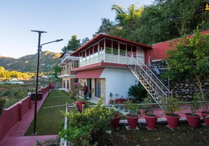LivingStone Lake View Cottage