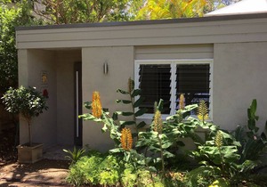 Location, location: Renovated studio 600m to Avalon surf beach & shops