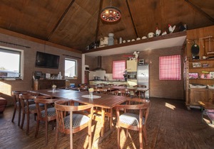 Lodging 1: Spacious and luxurious 4 to 6 person apartment.