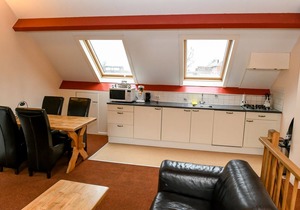Lodging 6: Spacious apartment for 4 persons.