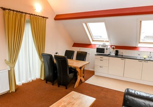 Lodging 6: Spacious apartment for 4 persons.