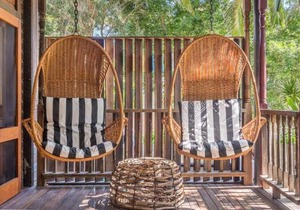 Longhouse - spacious 4 BR Belongil Beach retreat