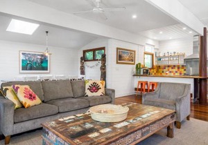 Longhouse - spacious 4 BR Belongil Beach retreat