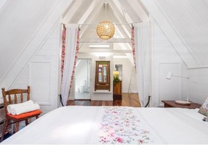 Longhouse - spacious 4 BR Belongil Beach retreat