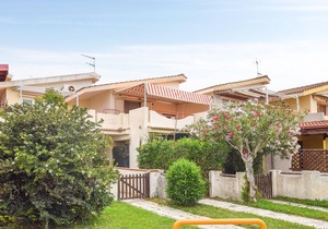 Look forward to a relaxing vacation in this vacation apartment near the beach.