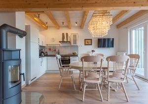 Lots of space for large families and groups on two floors