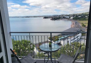 Loveliest Homes Torquay - 3 bed, 2 bathroom, balcony, parking