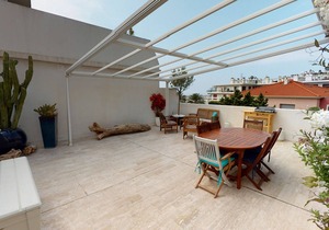 Lovely 3-room apt with AC, large terrace and parking