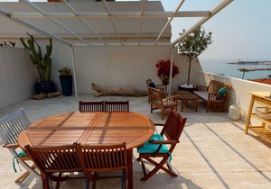 Lovely 3-room apt with AC, large terrace and parking