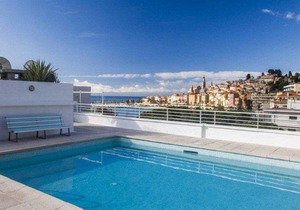 Lovely 3-room apt with AC, large terrace and parking