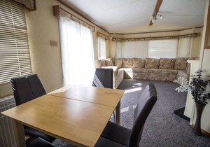 Lovely 6 berth caravan with free WiFi for hire in Essex ref 46201V