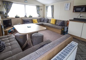 Lovely 8 berth caravan with decking in Skegness ref 33171ML