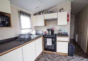 Lovely 8 berth caravan with decking in Skegness ref 33171ML