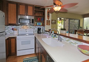 🌴Lovely garden unit with partial ocean view from the lanai. Well equipped🌴