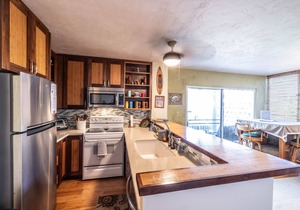 🌴Lovely garden unit with partial ocean view from the lanai. Well equipped🌴