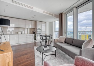 Lovely Nine Elms 1BR w/24 hr Security, next to Tube, by Blueground