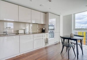 Lovely Nine Elms 1BR w/24 hr Security, next to Tube, by Blueground