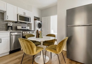 Lovely North End 3BR w/W/D, nr Restaurants, by Blueground
