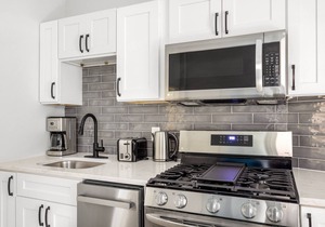 Lovely North End 3BR w/W/D, nr Restaurants, by Blueground